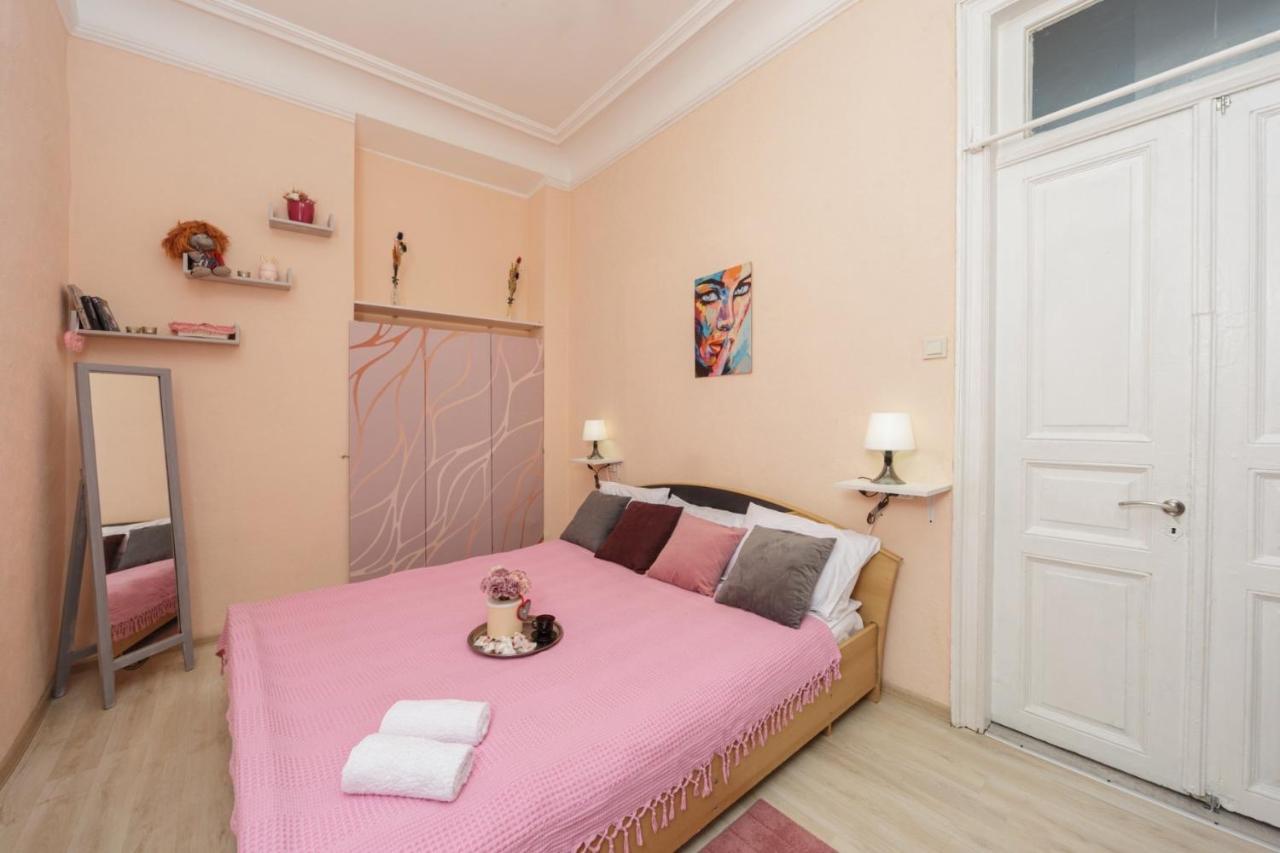 Comfortable Apartment In The Very Center Of Odessa Exterior foto